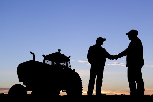 Tractor_Farmer_Meeting_Handshake